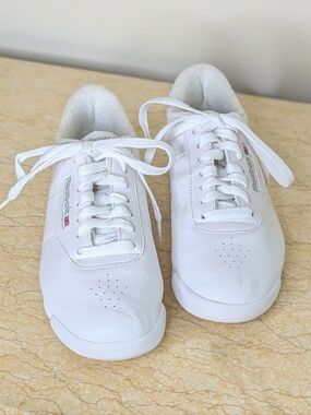 Reebok Classic White Athletic Shoe Classic Sneaker Women's 7.5